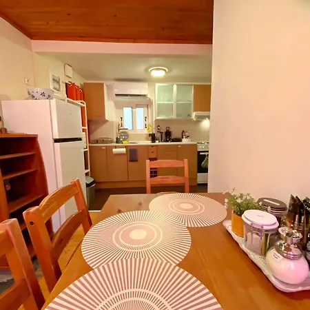 The Old Town Experience - Next To Liston *